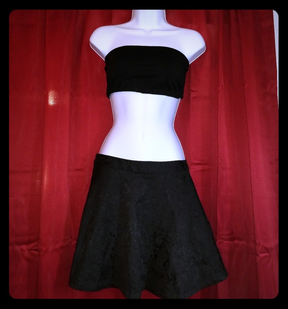Super cute Forever 21 skater style skirt.